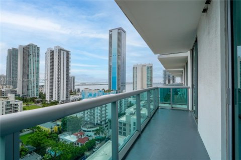 Condominio en alquiler en Miami, Florida, 1 dormitorio, 67.08 m2 № 1953602 - foto 1