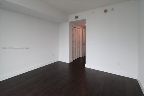 Condominio en alquiler en Miami, Florida, 1 dormitorio, 67.08 m2 № 1953602 - foto 18