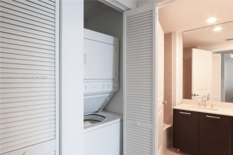Condominio en alquiler en Miami, Florida, 1 dormitorio, 67.08 m2 № 1953602 - foto 22