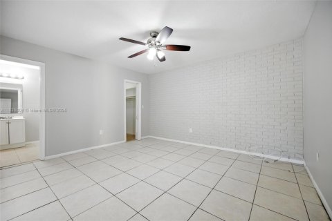 House in Sunrise, Florida 3 bedrooms, 146.79 sq.m. № 1825843 - photo 10