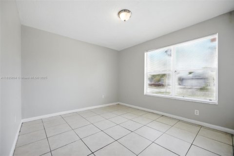 House in Sunrise, Florida 3 bedrooms, 146.79 sq.m. № 1825843 - photo 13