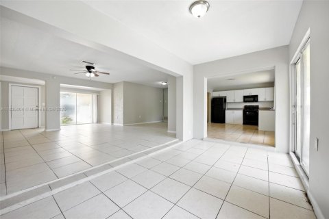 House in Sunrise, Florida 3 bedrooms, 146.79 sq.m. № 1825843 - photo 8