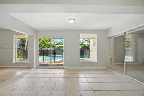 House in Sunrise, Florida 3 bedrooms, 146.79 sq.m. № 1825843 - photo 12