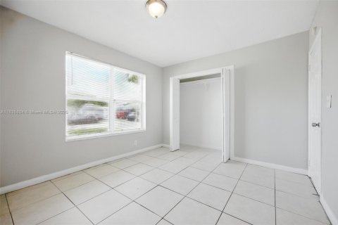 House in Sunrise, Florida 3 bedrooms, 146.79 sq.m. № 1825843 - photo 11