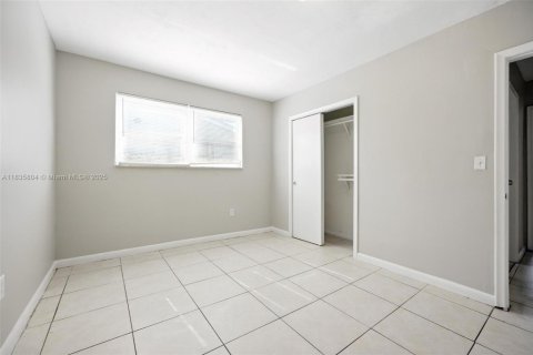 House in Sunrise, Florida 3 bedrooms, 146.79 sq.m. № 1825843 - photo 9