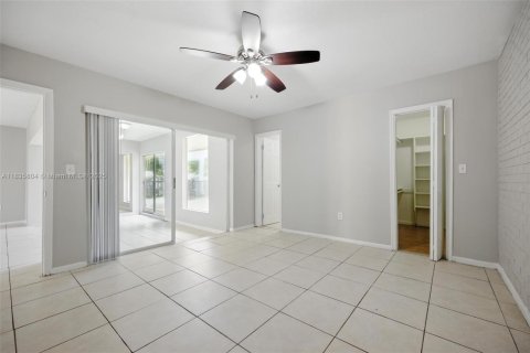 House in Sunrise, Florida 3 bedrooms, 146.79 sq.m. № 1825843 - photo 18
