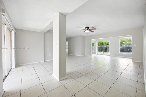 House in Sunrise, Florida 3 bedrooms, 146.79 sq.m. № 1825843 - photo 20