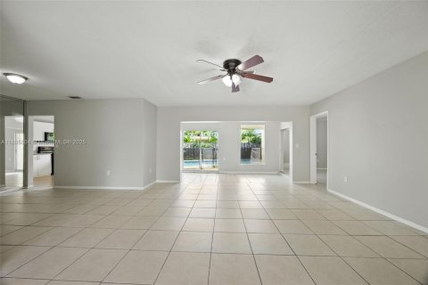 House in Sunrise, Florida 3 bedrooms, 146.79 sq.m. № 1825843 - photo 16