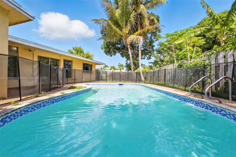 House in Sunrise, Florida 3 bedrooms, 146.79 sq.m. № 1825843 - photo 29