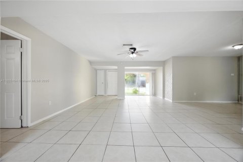 House in Sunrise, Florida 3 bedrooms, 146.79 sq.m. № 1825843 - photo 25