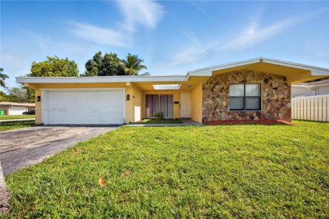 House in Sunrise, Florida 3 bedrooms, 146.79 sq.m. № 1825843 - photo 1