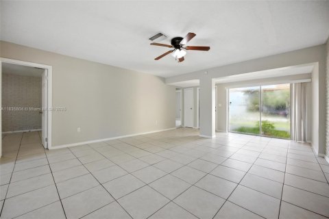 House in Sunrise, Florida 3 bedrooms, 146.79 sq.m. № 1825843 - photo 22