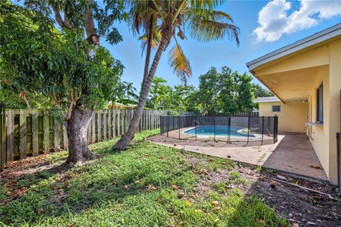 House in Sunrise, Florida 3 bedrooms, 146.79 sq.m. № 1825843 - photo 30