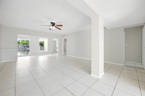 House in Sunrise, Florida 3 bedrooms, 146.79 sq.m. № 1825843 - photo 21