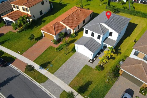 Villa ou maison à louer à Westlake, Floride: 4 chambres, 233.37 m2 № 2402065 - photo 3