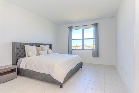 Villa ou maison à louer à Westlake, Floride: 4 chambres, 233.37 m2 № 2402065 - photo 10