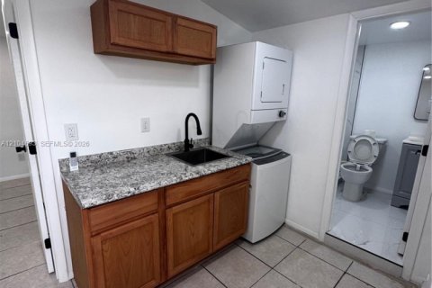 Immobilier commercial à Miami, Floride 1 chambre, 154.31 m2 № 2417614