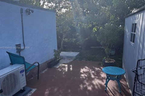 Immobilier commercial à louer à Miami, Floride: 1 chambre, 154.31 m2 № 2417614 - photo 13
