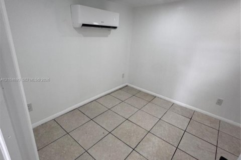 Immobilier commercial à louer à Miami, Floride: 1 chambre, 154.31 m2 № 2417614 - photo 7
