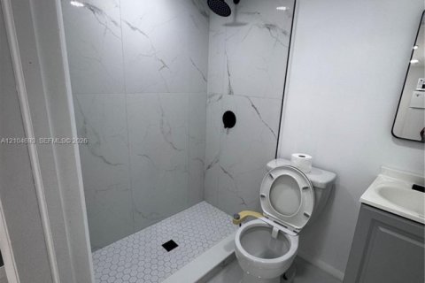 Immobilier commercial à louer à Miami, Floride: 1 chambre, 154.31 m2 № 2417614 - photo 2