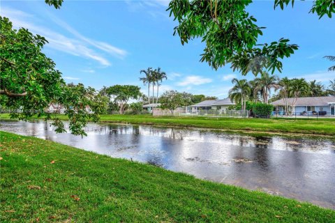 House in Palm Beach Gardens, Florida 3 bedrooms, 110.46 sq.m. № 1887256 - photo 23