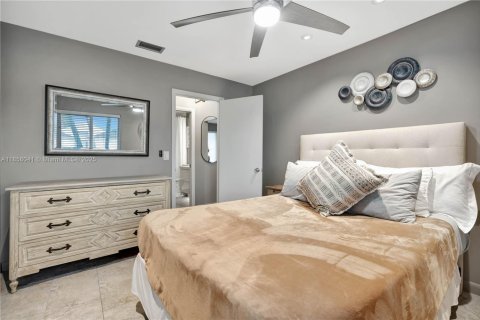 House in Palm Beach Gardens, Florida 3 bedrooms, 110.46 sq.m. № 1887256 - photo 11