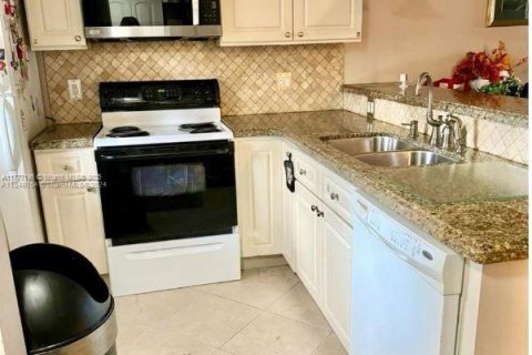 Condo in Deerfield Beach, Florida, 2 bedrooms  № 1862089 - photo 7