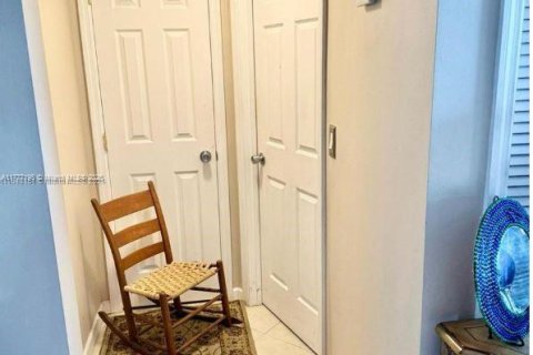 Condo in Deerfield Beach, Florida, 2 bedrooms  № 1862089 - photo 16