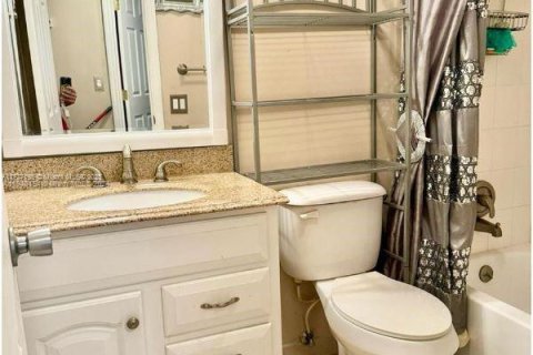 Condo in Deerfield Beach, Florida, 2 bedrooms  № 1862089 - photo 11