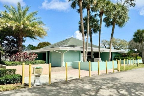 Condo in Deerfield Beach, Florida, 2 bedrooms  № 1862089 - photo 20