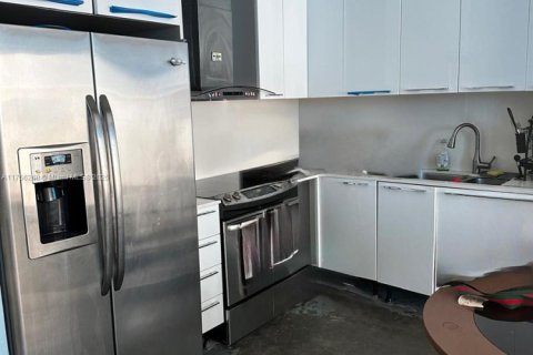 Condo in Miami, Florida, 1 bedroom  № 1860372 - photo 11