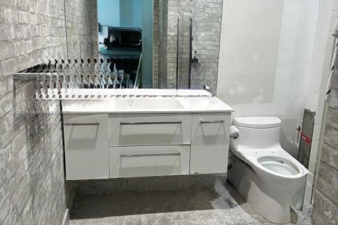 Condo in Miami, Florida, 1 bedroom  № 1860372 - photo 14