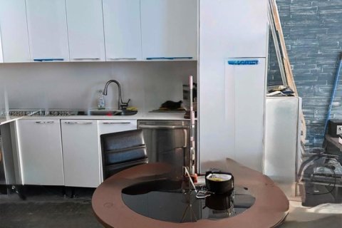 Condo in Miami, Florida, 1 bedroom  № 1860372 - photo 12