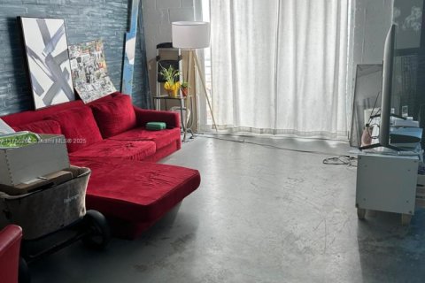 Condo in Miami, Florida, 1 bedroom  № 1860372 - photo 9
