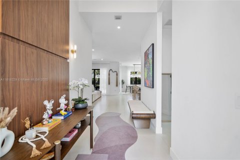 House in Palm Beach Gardens, Florida 5 bedrooms, 303.05 sq.m. № 2012331 - photo 9