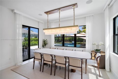 House in Palm Beach Gardens, Florida 5 bedrooms, 303.05 sq.m. № 2012331 - photo 14