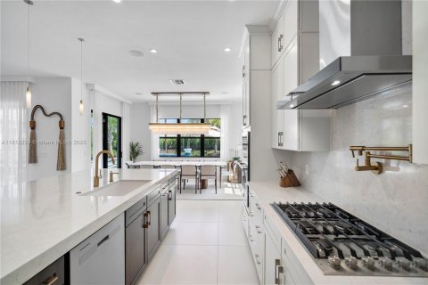 House in Palm Beach Gardens, Florida 5 bedrooms, 303.05 sq.m. № 2012331 - photo 19