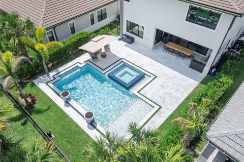 House in Palm Beach Gardens, Florida 5 bedrooms, 303.05 sq.m. № 2012331 - photo 6