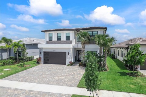 House in Palm Beach Gardens, Florida 5 bedrooms, 303.05 sq.m. № 2012331 - photo 2