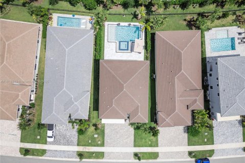 House in Palm Beach Gardens, Florida 5 bedrooms, 303.05 sq.m. № 2012331 - photo 4