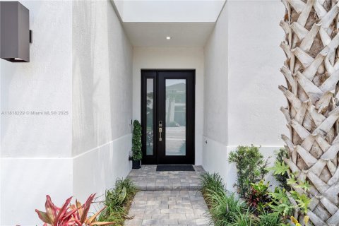 House in Palm Beach Gardens, Florida 5 bedrooms, 303.05 sq.m. № 2012331 - photo 7