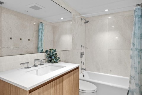 Купить таунхаус в Майами-Бич, Флорида 3 спальни, 228.82м2, № 1941139 - фото 15