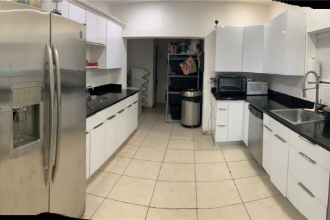 Купить виллу или дом в Майами, Флорида 3 спальни, 148.83м2, № 1958128 - фото 10