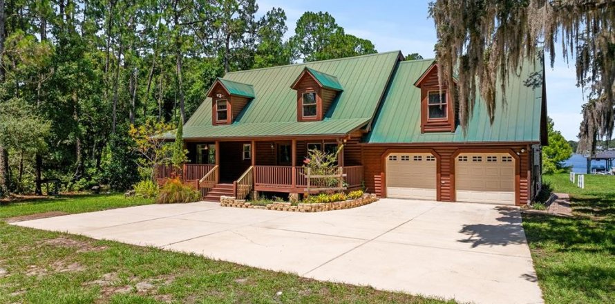 House in Pomona Park, Florida 3 bedrooms, 208.1 sq.m. № 1793511