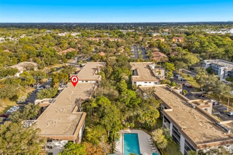 Condo in Tamarac, Florida, 2 bedrooms № 1999060 - photo 18