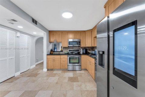 Condo in Tamarac, Florida, 2 bedrooms № 1999060 - photo 4