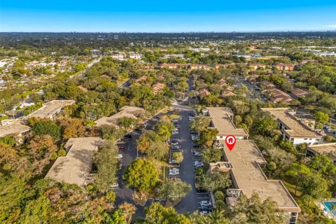 Condo in Tamarac, Florida, 2 bedrooms № 1999060 - photo 20