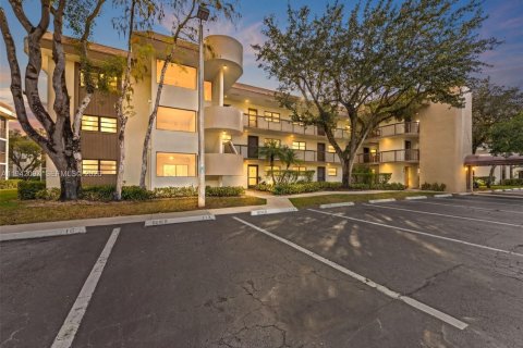 Condo in Tamarac, Florida, 2 bedrooms  № 1999060