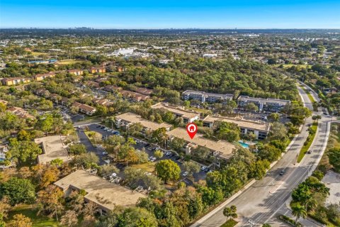 Condo in Tamarac, Florida, 2 bedrooms № 1999060 - photo 19