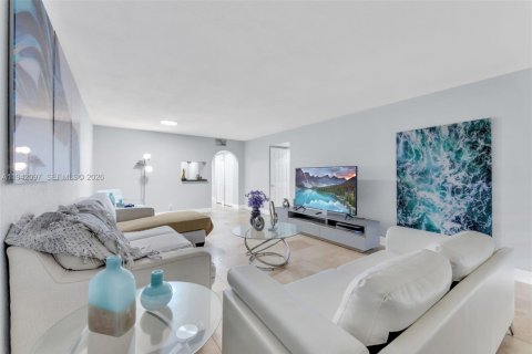 Condo in Tamarac, Florida, 2 bedrooms № 1999060 - photo 7